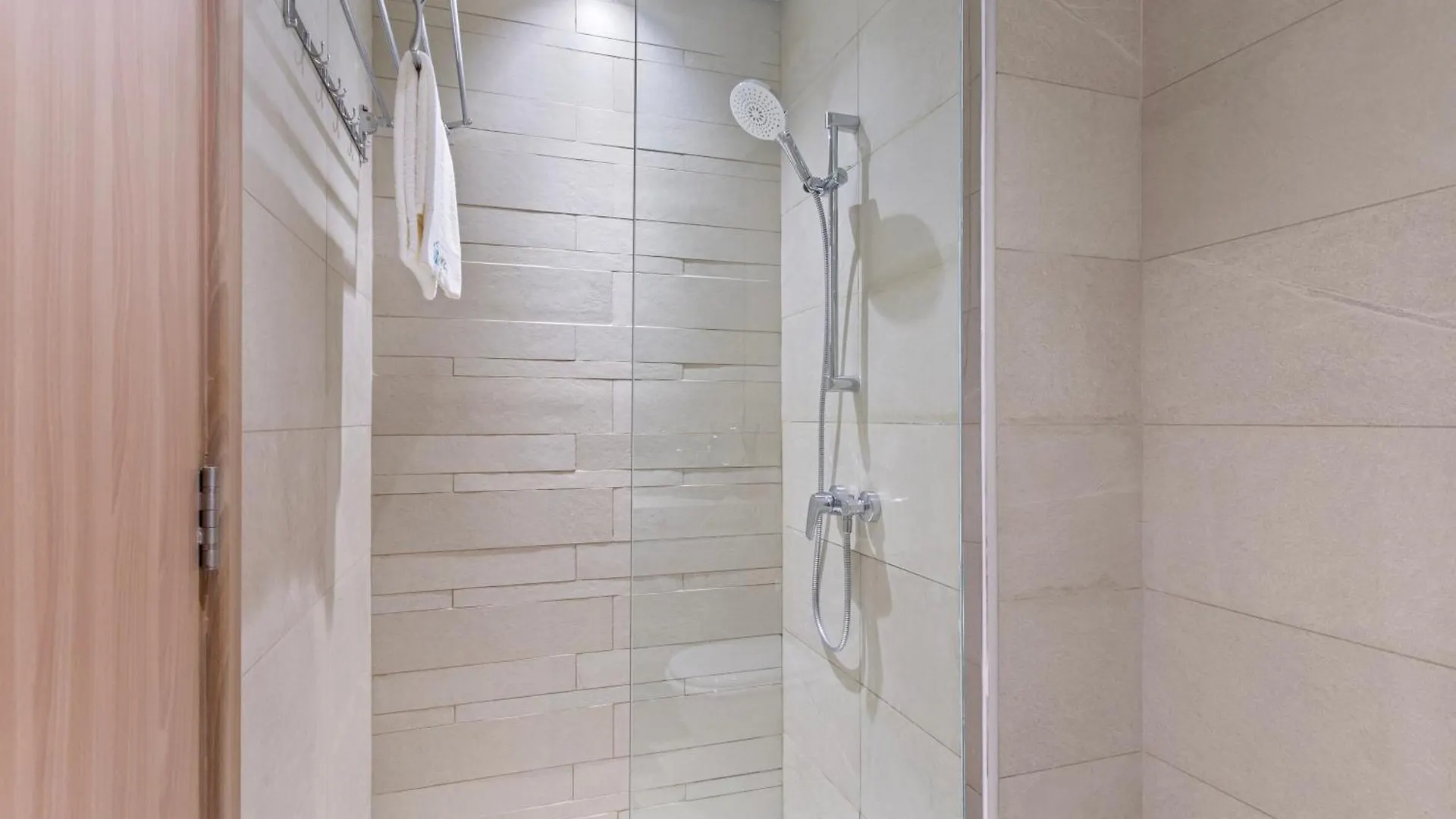 Sleek Studio Apartment In Azizi Riviera Dubai 0*,