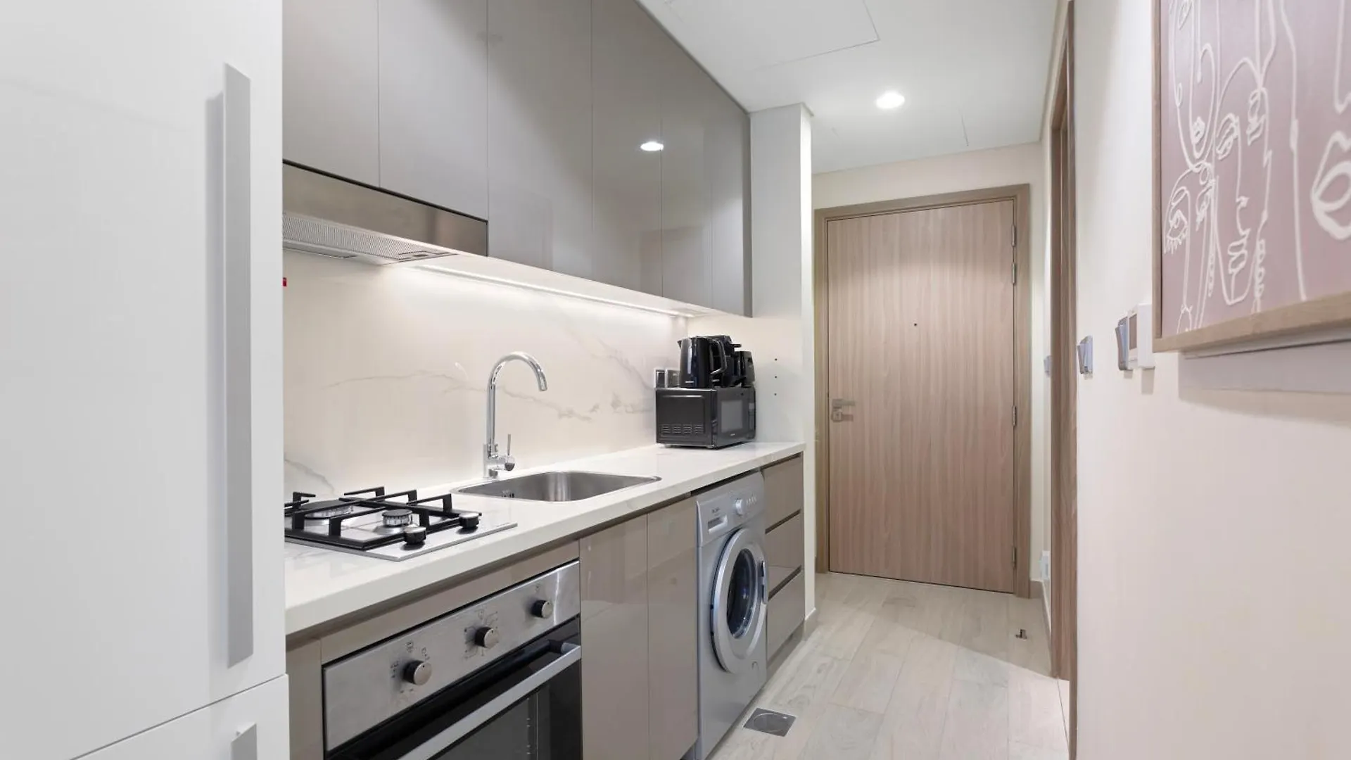 Sleek Studio Apartment In Azizi Riviera Dubai Emirati Arabi Uniti